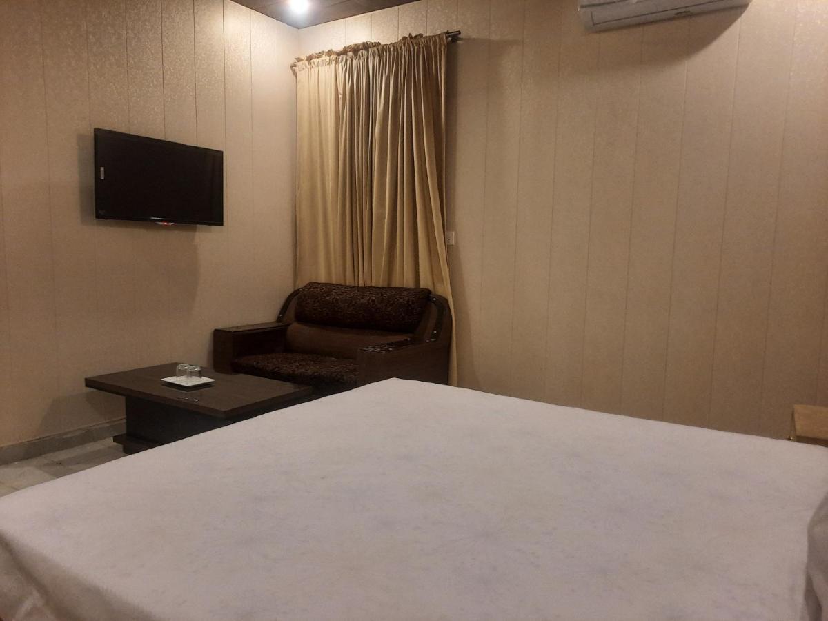 Royal Fort Executive Hotel Gulberg Lahore Extérieur photo