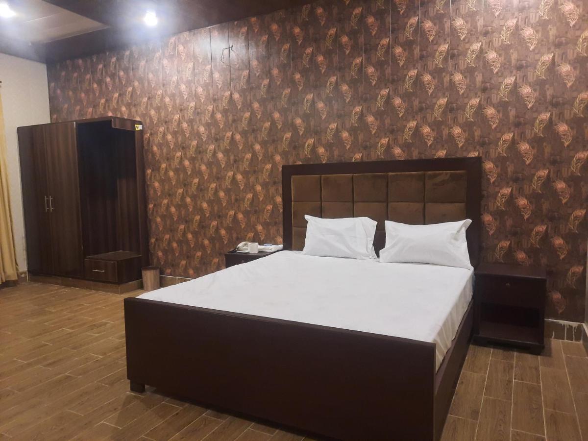 Royal Fort Executive Hotel Gulberg Lahore Extérieur photo