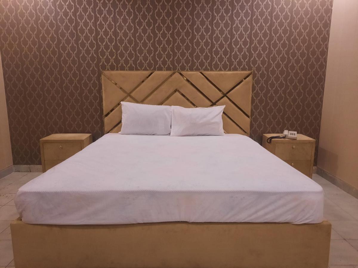 Royal Fort Executive Hotel Gulberg Lahore Extérieur photo