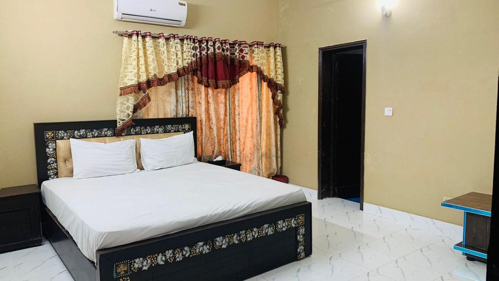 Royal Fort Executive Hotel Gulberg Lahore Extérieur photo