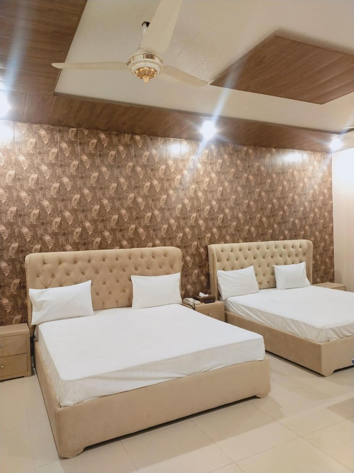 Royal Fort Executive Hotel Gulberg Lahore Chambre photo