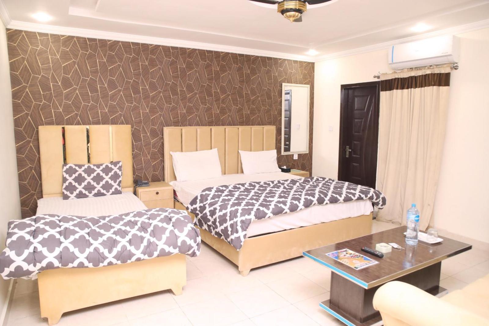 Royal Fort Executive Hotel Gulberg Lahore Extérieur photo