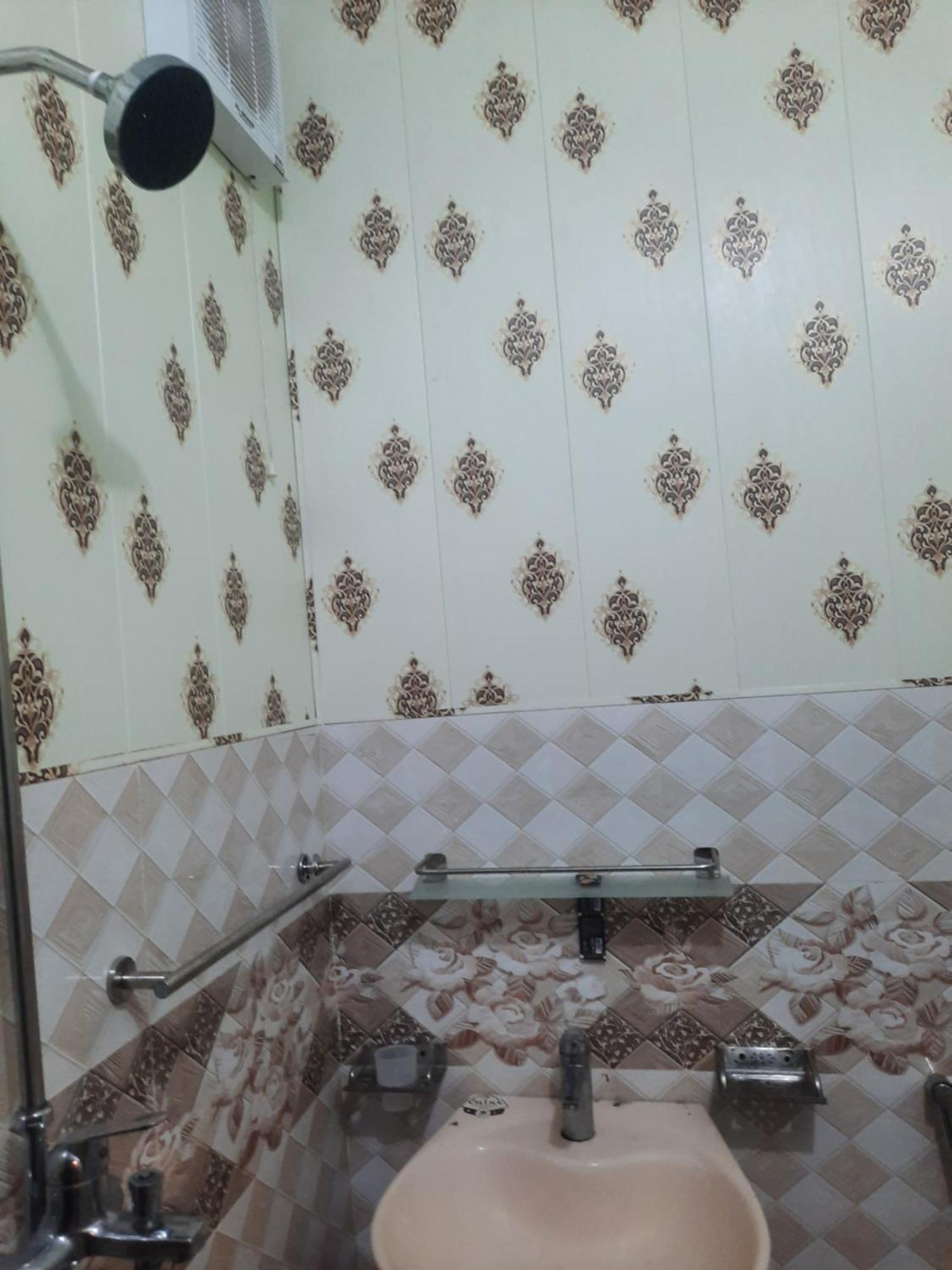 Royal Fort Executive Hotel Gulberg Lahore Chambre photo