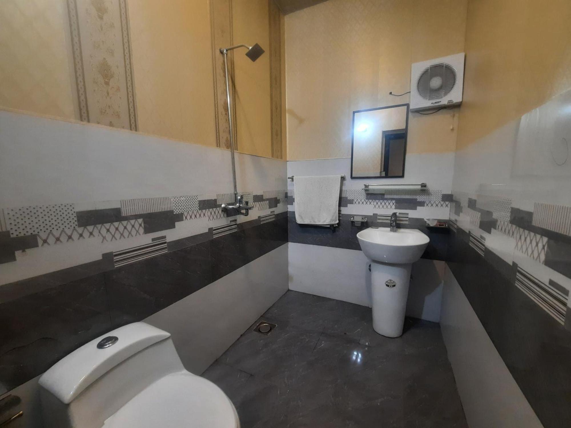 Royal Fort Executive Hotel Gulberg Lahore Chambre photo